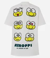 Remera blanca de algodón con cuello redondo y manga corta. Presenta un estampado frontal con el personaje Keroppi y el texto "KEROPPI! YOUR BEST FROG FRIEND".