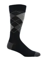 Calcetines largos de vestir con diseño de rombos argyle en tonos de gris y negro.