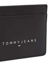 Tarjetero minimalista de color negro, con múltiples ranuras para tarjetas y un compartimento central. Presenta el logo lineal de Tommy Jeans en la parte frontal.