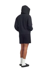 Shorts de algodón color azul, de la colección Benito Antonio x ZARA. Posee cintura elástica con acabado paperbag y cordón ajustable, además de bolsillos laterales y un bolsillo trasero de plastrón.