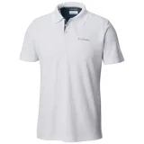 Polo de manga corta Columbia, color blanco, con cuello clásico abotonado y logo de la marca bordado en el pecho. Confeccionado con tecnología Omni-Wick para absorción de humedad y Omni-Shade para protección solar.