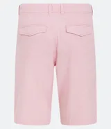 Bermuda de hombre en lino color gris claro, de corte recto, con textura discreta, bolsillos laterales y cierre frontal con botón y cremallera.