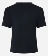 Blusa básica de cuello redondo y manga corta con detalle de dobladillo, confeccionada en tejido de viscosa con elastano.