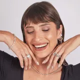 Anillo de plata 925 con diseño orgánico y superficie con acabado martillado.