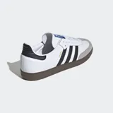 Championes Adidas Samba OG blancos con detalles en negro y gris.