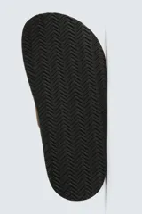 Zueco marrón de piel con acabado serraje, detalle de cinta en el empeine, plantilla acolchada, horma redonda y suela con volumen.