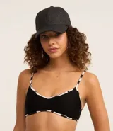 Top de bikini negro con textura acanalada, breteles finos y estampado geométrico en el contorno.