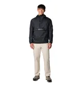 Campera cortaviento tipo canguro Columbia, color negro, con capucha ajustable, cierre frontal de media cremallera, bolsillo central grande con solapa y bolsillo adicional en la manga. Cuenta con tecnología Omni-Shield que repele la humedad, puños y dobladillo elásticos.
