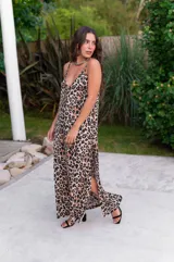 Vestido largo de viscosa con estampado animal print.