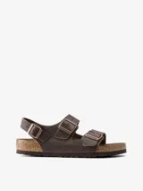 Sandalias Birkenstock Milano en cuero engrasado color marrón habana, con dos correas ajustables y correa trasera. Plantilla anatómica de corcho y látex.