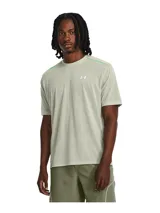 Remera deportiva de entrenamiento Under Armour, color verde claro con textura jaspeada. Presenta cuello redondo, mangas cortas y detalles de costuras en color verde neón en los hombros. Incluye el logo de la marca estampado en el centro del pecho.