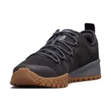 Championes Columbia Fairbanks Low Techlite, calzado de trekking y estilo urbano en color negro con suela de caucho marrón y entresuela gris. Cuentan con empeine de malla transpirable, sistema de cordones elásticos y la marca visible en el lateral. Incorporan tecnología Techlite para amortiguación y suela Omni-Grip para mayor tracción.