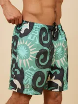 Short de baño celeste con estampado de soles y texto en amarillo.