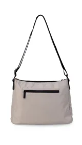 Bandolera de diseño práctico y moderno, confeccionada en tela impermeable color verde militar. Presenta un bolsillo frontal con diseño capitoneado geométrico, cierre principal y bolsillo trasero con cierre. Incluye correa ajustable y detalles en negro.