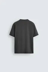 Camiseta de corte regular, con cuello redondo y manga corta, perteneciente a la colección especial Origins.