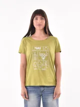 Remera verde con estampado del signo zodiacal Tauro en color blanco.