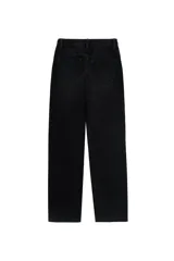 Jeans de tiro alto con corte recto, diseño clásico de cinco bolsillos y cierre frontal con cremallera y botón metálico.