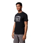 Remera negra de manga corta con estampado gráfico de la marca Columbia en el pecho.