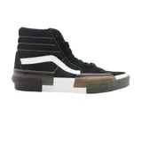 Championes Vans modelo Sk8-Hi Rearrange, de caña alta, con diseño deconstruido en la suela. Presenta una combinación de colores negro, blanco, marrón y verde oliva, con la icónica banda lateral blanca y cierre de cordones.