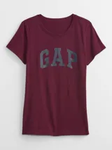 Remera de manga corta marca Gap, color bordó con el logo de la marca estampado en el frente en color gris oscuro.