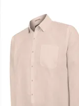 Camisa de lino de manga larga en color beige, con cuello camisero, cierre frontal de botones y un bolsillo aplicado en el pecho.