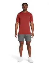 Short deportivo Under Armour de la línea Vanish, color gris, con diseño ultraligero y transpirable. Cuenta con paneles de malla para ventilación estratégica, bolsillos laterales abiertos y cintura elástica.