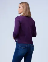 Bolero tejido color verde oscuro, marca Nina Leonard, con mangas 3/4 y corte clásico.