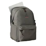 Mochila Rip Curl modelo Crusha de 30 litros, color gris. Cuenta con un compartimento principal amplio, un bolsillo frontal con cierre, panel trasero y correas de malla transpirable, compartimento acolchado para portátil y bolsillos laterales para botella de agua.