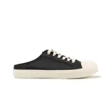 Zapatilla mule negra de cuero sintético con cordones blancos y suela de goma blanca.