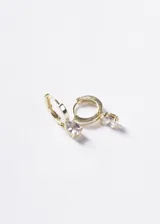 Aros tipo argolla pequeña en plata 925 con baño de oro de 18k y un dije colgante de zirconia cúbica en corte ovalado.