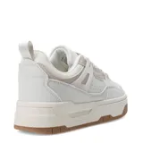 Championes urbanos de mujer Miss Carol modelo FORNI, color blanco con detalles en gris y lila, con suela chunky color caramelo.