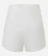 Short pollera de sastrería en color blanco, con diseño de nudo sobrepuesto en la parte delantera y corte estructurado.