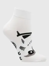 Calcetines cortos de algodón color blanco con estampado gráfico inspirado en la armadura de los Stormtroopers de Star Wars.