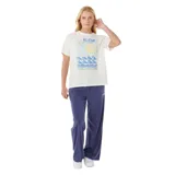 Remera de manga corta color blanco con estampa frontal gráfica de estilo playero que incluye un sol, palmera y olas, con la inscripción Aloha Hotel.