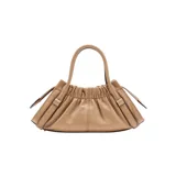 Cartera satchel compacta de cuero de cordero negro, con diseño estructurado, frunces en la parte superior, doble asa de mano y correa ajustable para llevar al hombro o cruzada. Incluye cierre metálico frontal con logo grabado.
