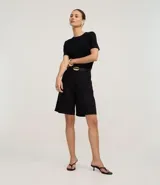 Blusa básica femenina tipo t-shirt, color bordó, confeccionada en viscosa con cuello redondo y mangas cortas.