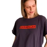 Remera de mujer color gris oscuro, de corte holgado, con cuello redondo y mangas cortas. Estampado frontal con el logo de Caterpillar en color naranja.