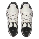 Championes de trail running Salomon Speedcross 3, color blanco marfil con detalles en rosa claro y negro, sistema de cordones Quicklace, suela Contagrip y amortiguación ligera.