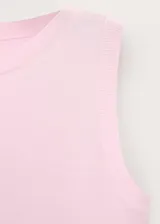 Top de punto de lana color rosado, sin mangas, con cuello redondo y diseño ajustado.