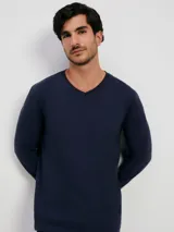 Camiseta unisex de manga larga color beige, con escote en V.