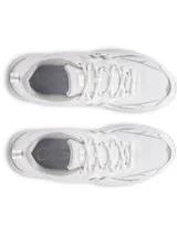 Championes Under Armour modelo Apparition Tech, de estilo retro inspirado en el running. Presentan una parte superior de malla transpirable con superposiciones de cuero y materiales sintéticos, sistema de amortiguación reactiva UA HOVR y suela de goma completa para mayor tracción.