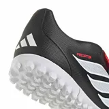 Championes de fútbol Adidas Predator Club FT TF, color negro con detalles plateados y lengüeta plegable en color fucsia con el logo de la marca en blanco, diseñados para pasto sintético.