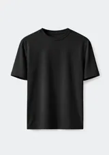 Camiseta básica de manga corta y cuello redondo, color bordó, de diseño clásico y ajuste cómodo.