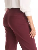 Pantalón sastrero de corte recto y entallado, con nervadura central vertical que estiliza la silueta. Cuenta con cintura ancha de soporte, panel de malla interna para control abdominal y bolsillos posteriores simulados.