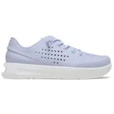 Championes Crocs InMotion Pacer color lila con cordones y suela blanca.