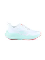 Championes deportivos Umbro modelo Boltalk, de color blanco con detalles en verde agua y suela en tono naranja. Presentan un diseño de malla transpirable y entresuela con amortiguación.