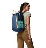 Mochila Columbia Echo Mountain de 25 litros en color azul marino con detalles en celeste y beige. Cuenta con compartimento principal amplio, bolsillo frontal con cierre, bolsillos laterales de malla y correas ajustables.
