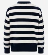 Suéter de chenille con diseño de rayas horizontales, cuello redondo, mangas largas y puños y ruedo acanalados.