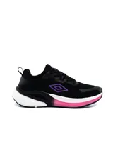 Championes deportivos Umbro modelo Daysprint, color negro con detalles en violeta y suela con degradado en rosa. Presentan un diseño de malla transpirable y entresuela amortiguada.