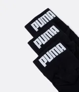 Pack de tres pares de medias deportivas Puma de caña corta, confeccionadas en tejido de algodón con textura. Incluye un par negro, uno blanco y uno gris, cada uno con el logo de la marca en el talón y el nombre en la parte superior.